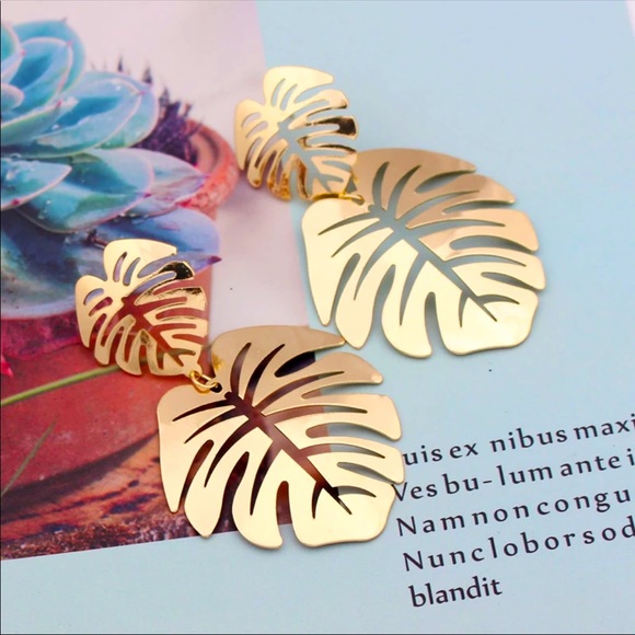 “Lila” Palm Tree Leaf Cut Out Botanical Summer Festival Party Gold Cute Earrings - Picture 6 of 7